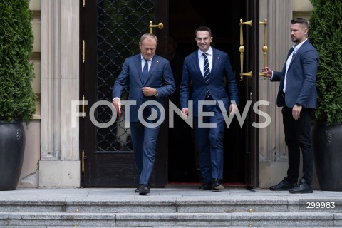  20.06.2025 WARSZAWA<br />
KONFERENCJA PRASOWA PREMIERA DONALDA TUSKA<br />
N/Z PREMIER DONALD TUSK ADAM SZLAPKA<br />
FOT. MARCIN BANASZKIEWICZ/FOTONEWS  