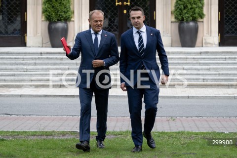  20.06.2025 WARSZAWA<br />
KONFERENCJA PRASOWA PREMIERA DONALDA TUSKA<br />
N/Z PREMIER DONALD TUSK ADAM SZLAPKA<br />
FOT. MARCIN BANASZKIEWICZ/FOTONEWS  