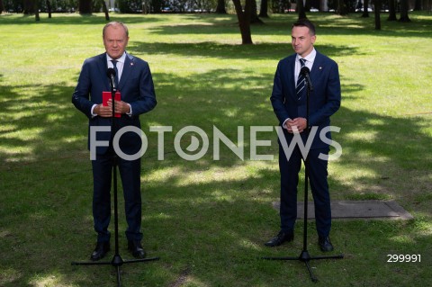  20.06.2025 WARSZAWA<br />
KONFERENCJA PRASOWA PREMIERA DONALDA TUSKA<br />
N/Z PREMIER DONALD TUSK ADAM SZLAPKA<br />
FOT. MARCIN BANASZKIEWICZ/FOTONEWS  