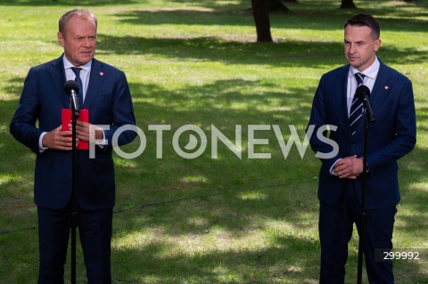 20.06.2025 WARSZAWA<br />
KONFERENCJA PRASOWA PREMIERA DONALDA TUSKA<br />
N/Z PREMIER DONALD TUSK ADAM SZLAPKA<br />
FOT. MARCIN BANASZKIEWICZ/FOTONEWS  