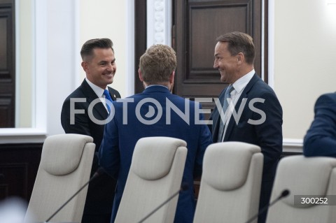  01.07.2025 WARSZAWA<br />
POSIEDZENIE RZADU<br />
N/Z ARKADIUSZ MYRCHA RADOSLAW SIKORSKI<br />
 
