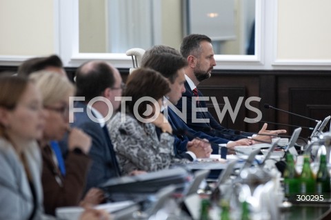  01.07.2025 WARSZAWA<br />
POSIEDZENIE RZADU<br />
N/Z WLADYSLAW KOSINIAK KAMYSZ<br />
 