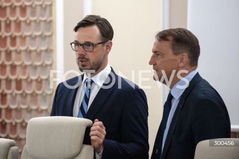  08.07.2025 WARSZAWA<br />
POSIEDZENIE RZADU<br />
N/Z RADOSLAW SIKORSKI JAKUB JAWOROWSKI<br />
 