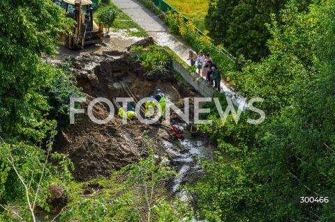  16.07.2025 WARSZAWA<br />
POWAZNA AWARIA WODY NA ENKLAWIE HAWAJSKA<br />
N/Z NAPRAWA AWARII WODY<br />
 