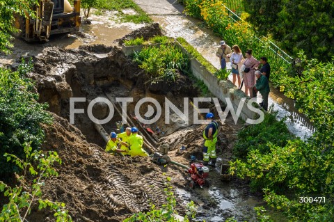  16.07.2025 WARSZAWA<br />
POWAZNA AWARIA WODY NA ENKLAWIE HAWAJSKA<br />
N/Z NAPRAWA AWARII WODY<br />
 