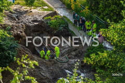  16.07.2025 WARSZAWA<br />
POWAZNA AWARIA WODY NA ENKLAWIE HAWAJSKA<br />
N/Z NAPRAWA AWARII WODY<br />
 