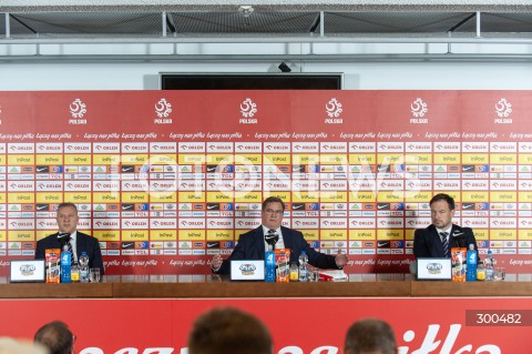  17.07.2025 WARSZAWA<br />
JAN URBAN NOWYM SELEKCJONEREM REPREZENTACJI POLSKI<br />
N/Z CEZARY KULESZA JAN URBAN LUKASZ WACHOWSKI<br />
 