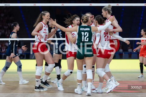  23.07.2025 LODZ <br />
FIVB WOMEN'S VOLLEYBALL NATIONS LEAGUE <br />
SIATKARSKA LIGA NARODOW KOBIET <br />
MECZ POLSKA - CHINY ( POLAND - CHINA ) <br />
N/Z MARTYNA LUKASIK MARTYNA CZYRNIANSKA RADOSC EMOCJE<br />
 