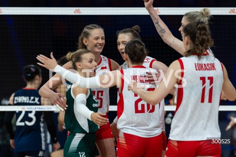  23.07.2025 LODZ <br />
FIVB WOMEN'S VOLLEYBALL NATIONS LEAGUE <br />
SIATKARSKA LIGA NARODOW KOBIET <br />
MECZ POLSKA - CHINY ( POLAND - CHINA ) <br />
N/Z ALEKSANDRA SZCZYGLOWSKA MARTYNA CZYRNIANSKA RADOSC EMOCJE <br />
 