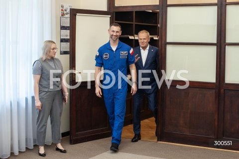  24.07.2025 WARSZAWA<br />
SPOTKANIE PREMIERA Z POLSKIM ASTRONAUTA<br />
N/Z PREMIER DONALD TUSK SLAWOSZ UZNANSKI WISNIEWSKI<br />
 