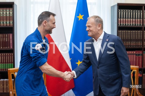  24.07.2025 WARSZAWA<br />
SPOTKANIE PREMIERA Z POLSKIM ASTRONAUTA<br />
N/Z PREMIER DONALD TUSK SLAWOSZ UZNANSKI WISNIEWSKI<br />
 