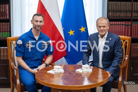  24.07.2025 WARSZAWA<br />
SPOTKANIE PREMIERA Z POLSKIM ASTRONAUTA<br />
N/Z PREMIER DONALD TUSK SLAWOSZ UZNANSKI WISNIEWSKI<br />
 
