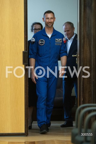  24.07.2025 WARSZAWA<br />
SPOTKANIE PREMIERA Z POLSKIM ASTRONAUTA<br />
N/Z PREMIER DONALD TUSK SLAWOSZ UZNANSKI WISNIEWSKI<br />
 