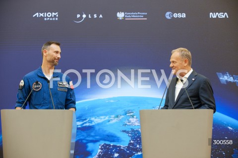  24.07.2025 WARSZAWA<br />
SPOTKANIE PREMIERA Z POLSKIM ASTRONAUTA<br />
N/Z PREMIER DONALD TUSK SLAWOSZ UZNANSKI WISNIEWSKI<br />
 