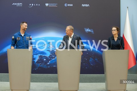  24.07.2025 WARSZAWA<br />
SPOTKANIE PREMIERA Z POLSKIM ASTRONAUTA<br />
N/Z PREMIER DONALD TUSK SLAWOSZ UZNANSKI WISNIEWSKI MARTA EWA WACHOWICZ<br />
 