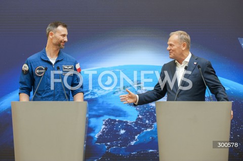  24.07.2025 WARSZAWA<br />
SPOTKANIE PREMIERA Z POLSKIM ASTRONAUTA<br />
N/Z PREMIER DONALD TUSK SLAWOSZ UZNANSKI WISNIEWSKI<br />
 