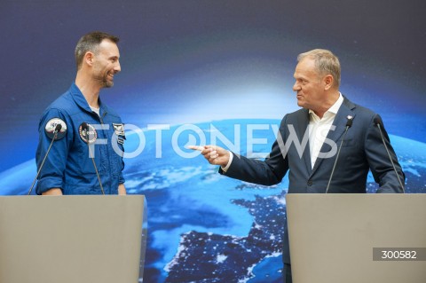  24.07.2025 WARSZAWA<br />
SPOTKANIE PREMIERA Z POLSKIM ASTRONAUTA<br />
N/Z PREMIER DONALD TUSK SLAWOSZ UZNANSKI WISNIEWSKI<br />
 