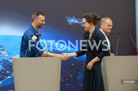  24.07.2025 WARSZAWA<br />
SPOTKANIE PREMIERA Z POLSKIM ASTRONAUTA<br />
N/Z PREMIER DONALD TUSK SLAWOSZ UZNANSKI WISNIEWSKI MARTA EWA WACHOWICZ<br />
 