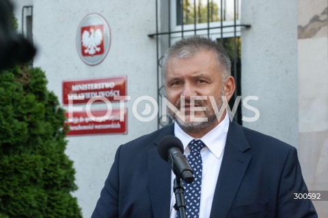  24.07.2025 WARSZAWA<br />
BRIEFING PRASOWY MINISTRA SPRAWIEDLIWOSCI WALDEMARA ZURKA W WARSZAWIE <br />
N/Z WALDEMAR ZUREK <br />
 