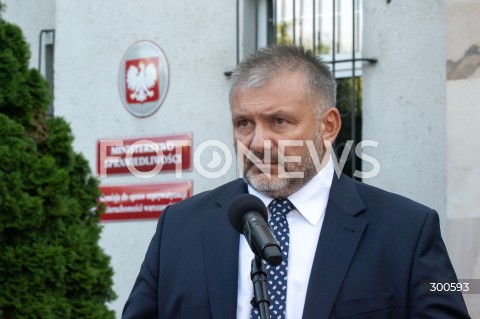  24.07.2025 WARSZAWA<br />
BRIEFING PRASOWY MINISTRA SPRAWIEDLIWOSCI WALDEMARA ZURKA W WARSZAWIE <br />
N/Z WALDEMAR ZUREK <br />
 