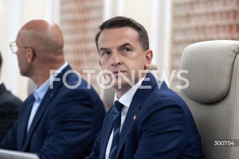  29.07.2025 WARSZAWA<br />
POSIEDZENIE RADY MINISTROW<br />
N/Z ADAM SZLAPKA<br />
 