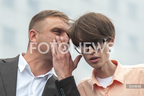  01.08.2025 WARSZAWA<br />
GODZINA W<br />
N/Z ROBERT BAKIEWICZ OSKAR SZAFAROWICZ<br />
 