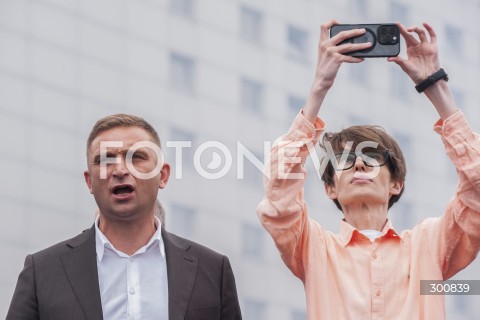  01.08.2025 WARSZAWA<br />
GODZINA W<br />
N/Z ROBERT BAKIEWICZ OSKAR SZAFAROWICZ<br />
 