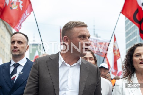  01.08.2025 WARSZAWA<br />
GODZINA W<br />
N/Z ROBERT BAKIEWICZ<br />
 