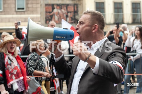  01.08.2025 WARSZAWA<br />
GODZINA W<br />
N/Z ROBERT BAKIEWICZ<br />
 