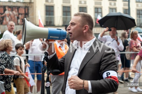  01.08.2025 WARSZAWA<br />
GODZINA W<br />
N/Z ROBERT BAKIEWICZ<br />
 