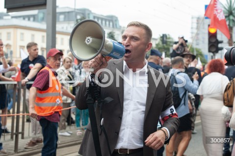  01.08.2025 WARSZAWA<br />
GODZINA W<br />
N/Z ROBERT BAKIEWICZ<br />
 