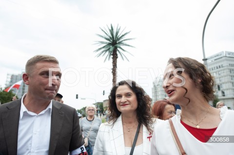  01.08.2025 WARSZAWA<br />
GODZINA W<br />
N/Z ROBERT BAKIEWICZ<br />
 