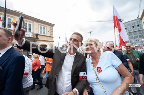  01.08.2025 WARSZAWA<br />
GODZINA W<br />
N/Z ROBERT BAKIEWICZ<br />
 