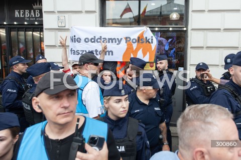  01.08.2025 WARSZAWA<br />
GODZINA W<br />
N/Z POLICJA ANTYFASZYSCI<br />
 