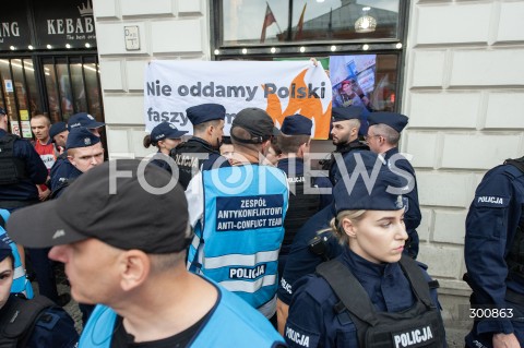  01.08.2025 WARSZAWA<br />
GODZINA W<br />
N/Z POLICJA ANTYFASZYSCI<br />
 