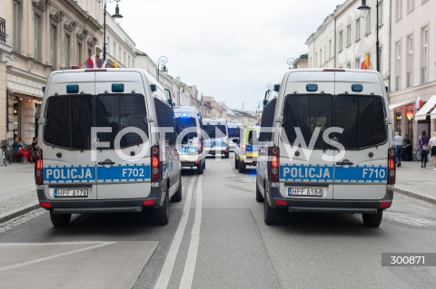  01.08.2025 WARSZAWA<br />
GODZINA W<br />
N/Z RADIOWOZY POLICYJNE<br />
 