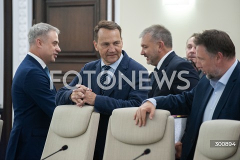  05.08.2025 WARSZAWA<br />
POSIEDZENIE RADY MINISTROW<br />
N/Z RADOSLAW SIKORSKI KRZYSZTOF GAWKOWSKI<br />
 