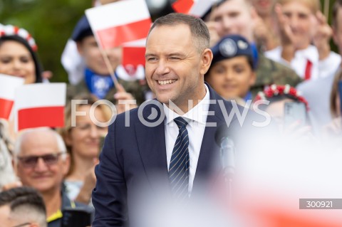  08.08.2025 KOLBUSZOWA <br />
WIZYTA PREZYDENTA RP KAROLA NAWROCKIEGO NA PODKARPACIU <br />
PREZENTACJA INICJATYWY USTAWODAWCZEJ - PIT ZERO - RODZINA NA PLUS <br />
N/Z PREZYDENT KAROL NAWROCKI <br />
 