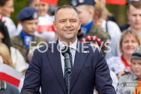  08.08.2025 KOLBUSZOWA <br />
WIZYTA PREZYDENTA RP KAROLA NAWROCKIEGO NA PODKARPACIU <br />
PREZENTACJA INICJATYWY USTAWODAWCZEJ - PIT ZERO - RODZINA NA PLUS <br />
N/Z PREZYDENT KAROL NAWROCKI <br />
 