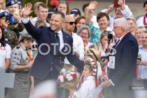  08.08.2025 KOLBUSZOWA <br />
WIZYTA PREZYDENTA RP KAROLA NAWROCKIEGO NA PODKARPACIU <br />
PREZENTACJA INICJATYWY USTAWODAWCZEJ - PIT ZERO - RODZINA NA PLUS <br />
N/Z PREZYDENT KAROL NAWROCKI JOZEF KARDYS <br />
 