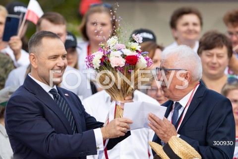 08.08.2025 KOLBUSZOWA <br />
WIZYTA PREZYDENTA RP KAROLA NAWROCKIEGO NA PODKARPACIU <br />
PREZENTACJA INICJATYWY USTAWODAWCZEJ - PIT ZERO - RODZINA NA PLUS <br />
N/Z PREZYDENT KAROL NAWROCKI JOZEF KARDYS <br />
 
