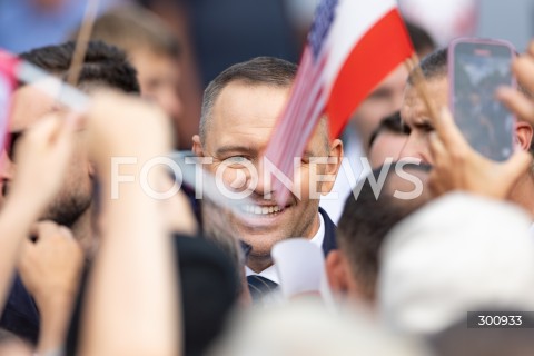  08.08.2025 KOLBUSZOWA <br />
WIZYTA PREZYDENTA RP KAROLA NAWROCKIEGO NA PODKARPACIU <br />
PREZENTACJA INICJATYWY USTAWODAWCZEJ - PIT ZERO - RODZINA NA PLUS <br />
N/Z PREZYDENT KAROL NAWROCKI <br />
 