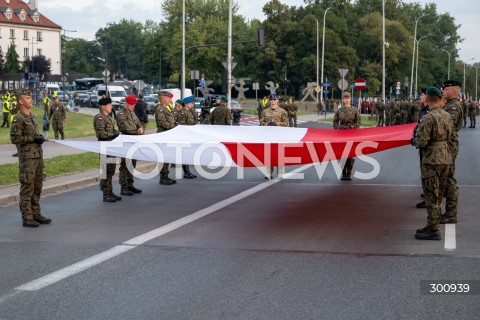  10.08.2025 WARSZAWA<br />
PROBA DEFILADY PRZED SWIETEM WOJSKA POLSKIEGO<br />
N/Z WOJSKO POLSKIE FLAGA<br />
FOT. MARCIN BANASZKIEWICZ / FOTONEWS  