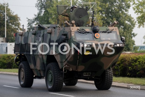  10.08.2025 WARSZAWA<br />
PROBA DEFILADY PRZED SWIETEM WOJSKA POLSKIEGO<br />
N/Z TRANSPORTER BOBR 3<br />
FOT. MARCIN BANASZKIEWICZ / FOTONEWS  