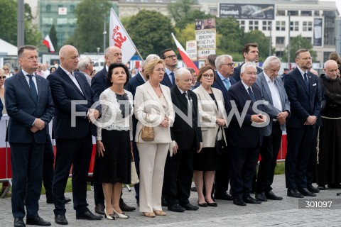  10.08.2025 WARSZAWA<br />
MIESIECZNICA SMOLENSKA<br />
N/Z JAROSLAW KACZYNSKI MARIUSZ BLASZCZAK JADWIGA WISNIEWSKA<br />
FOT. MARCIN BANASZKIEWICZ / FOTONEWS  