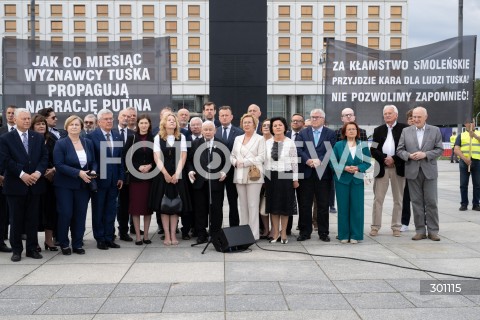  10.08.2025 WARSZAWA<br />
MIESIECZNICA SMOLENSKA<br />
N/Z JAROSLAW KACZYNSKI JOANNA LICHOCKA JADWIGA WISNIEWSKA MARIUSZ BLASZCZAK TOBIASZ BOCHENSKI<br />
FOT. MARCIN BANASZKIEWICZ / FOTONEWS  