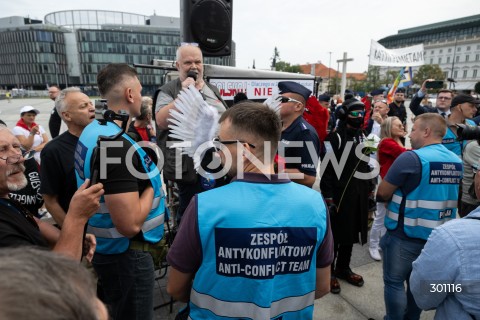  10.08.2025 WARSZAWA<br />
MIESIECZNICA SMOLENSKA<br />
N/Z PROTESTUJACY<br />
FOT. MARCIN BANASZKIEWICZ / FOTONEWS  