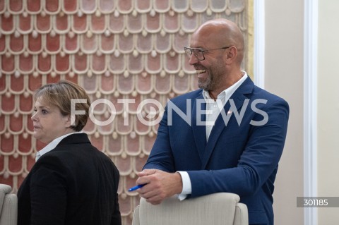  12.08.2025 WARSZAWA<br />
POSIEDZENIE RADY MINISTROW<br />
N/Z JAKUB RUTNICKI KAROLINA ZIOLO PUZUK<br />
 