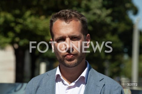  12.08.2025 WARSZAWA<br />
KONFERENCJA POSLOW PIS NA TEMAT KPO W WARSZAWIE<br />
N/Z JAN KANTHAK<br />
 