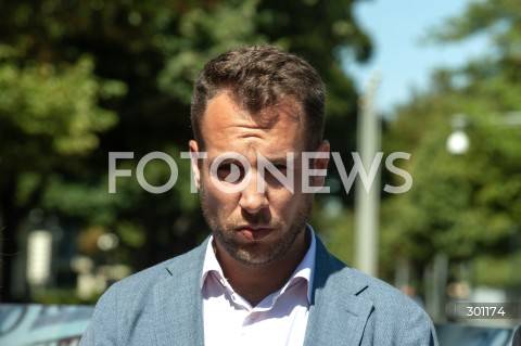  12.08.2025 WARSZAWA<br />
KONFERENCJA POSLOW PIS NA TEMAT KPO W WARSZAWIE<br />
N/Z JAN KANTHAK<br />
 